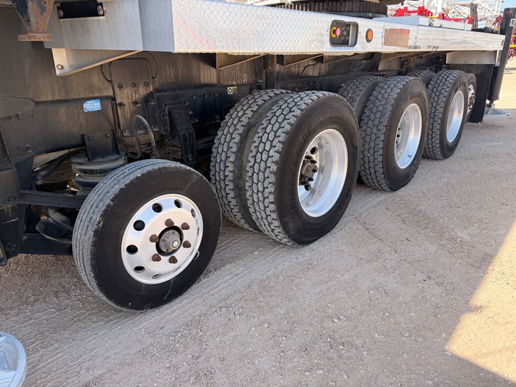 2015-peterbilt-367-image-11