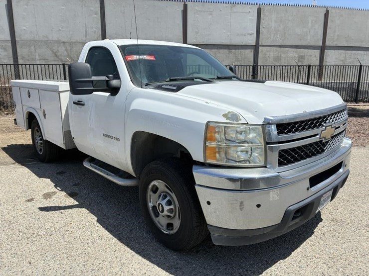 2011-chevrolet-2500-image-2