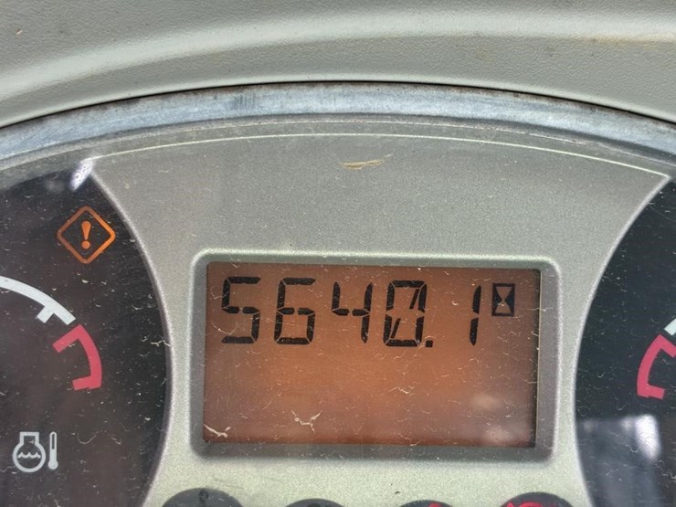 2011-bobcat-t190-image-22