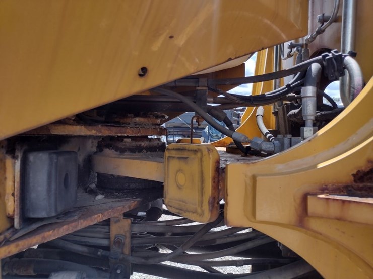 caterpillar-928h-image-36