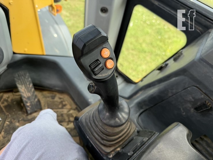 2019-deere-524l-image-54