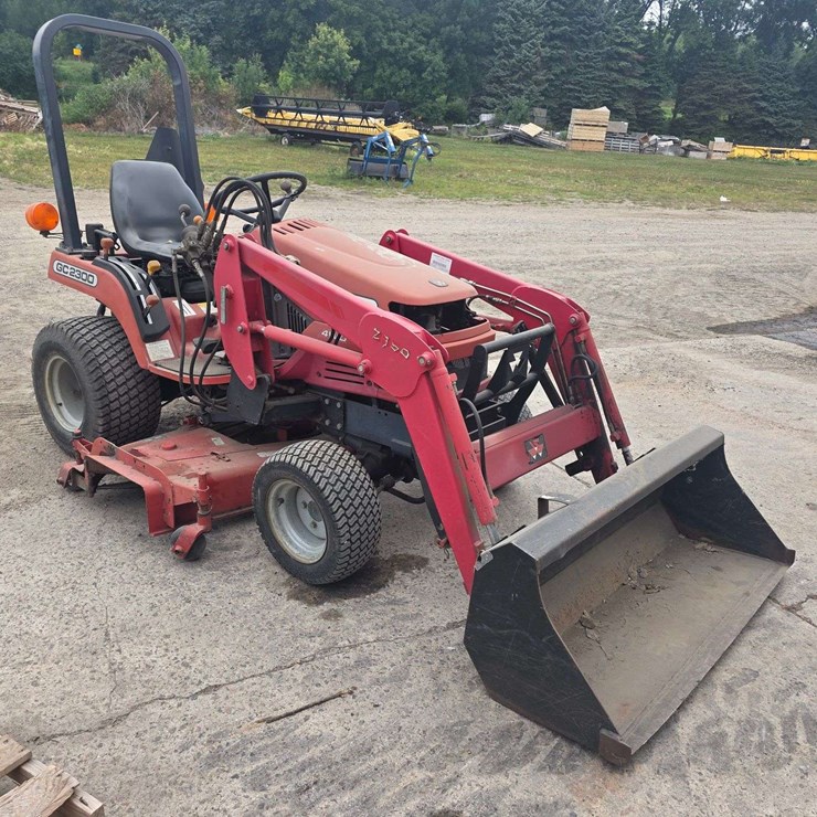 2005 MASSEY-FERGUSON GC2300