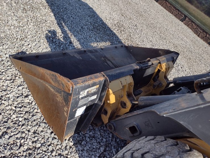 deere-318g-image-15