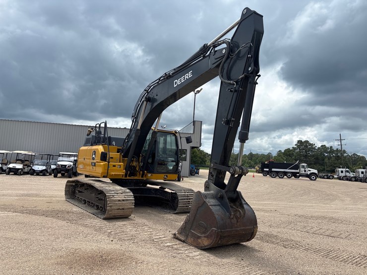 2023-deere-210-p-tier-image-2