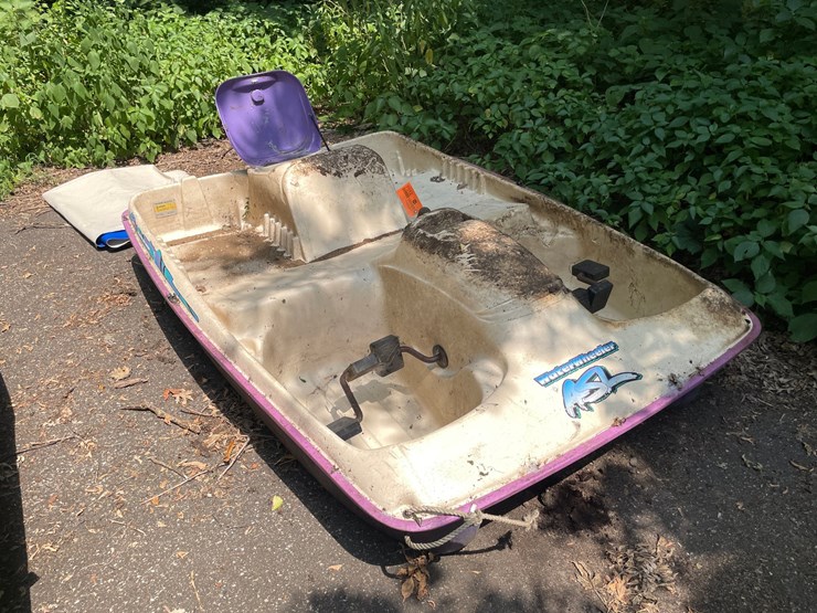 #7012-•-water-wheeler-pedal-boat-image-1