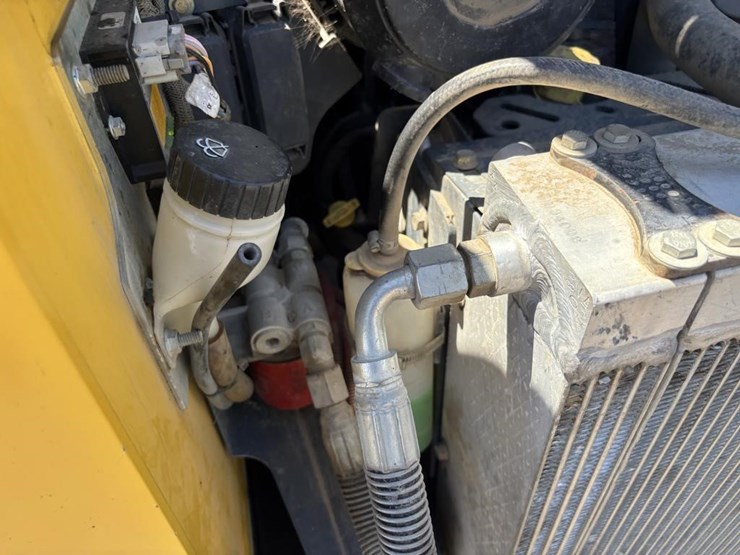 2018-yanmar-s220r-image-37