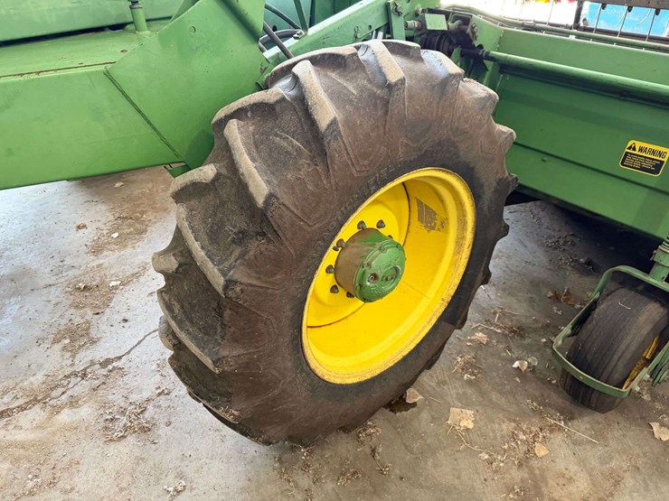 john-deere-2320-image-15