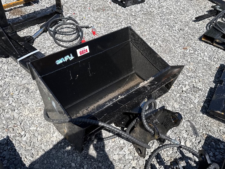 #6024-•-35"-excavator-hyd-tilt-bucket-image-1