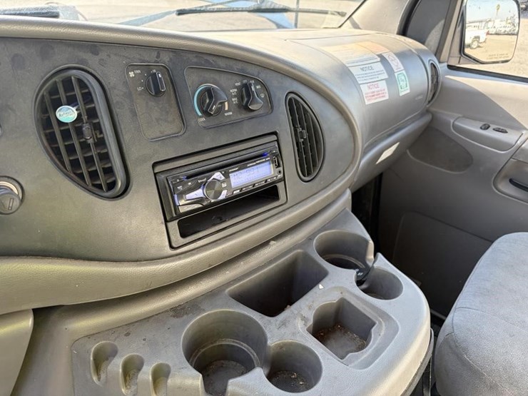 2002-ford-e350-image-16