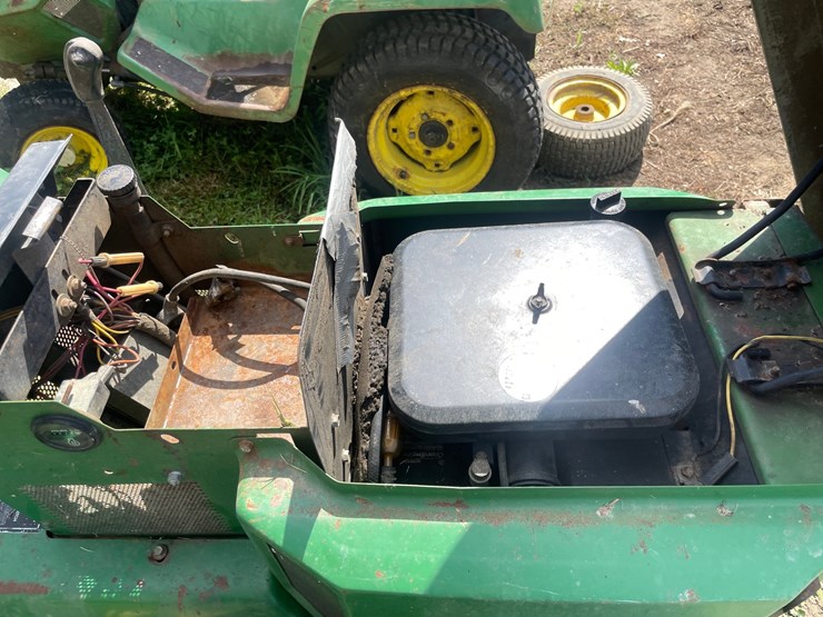 john-deere-318-image-13