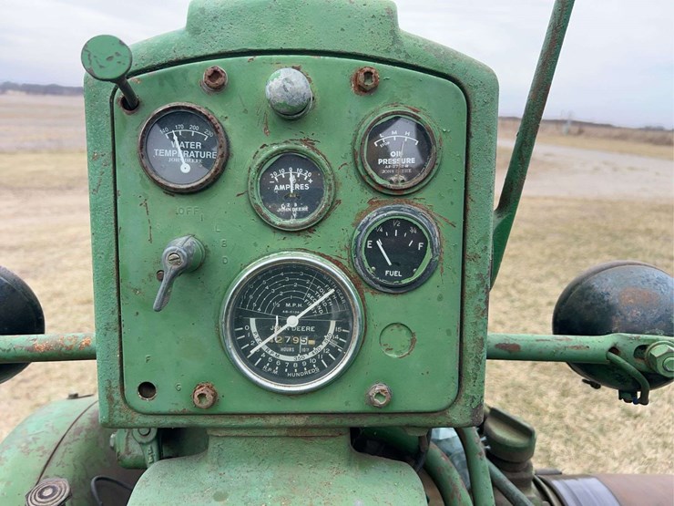 john-deere-520-image-44