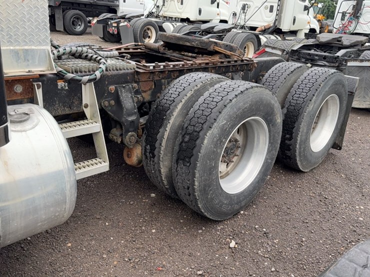 peterbilt-379-image-10