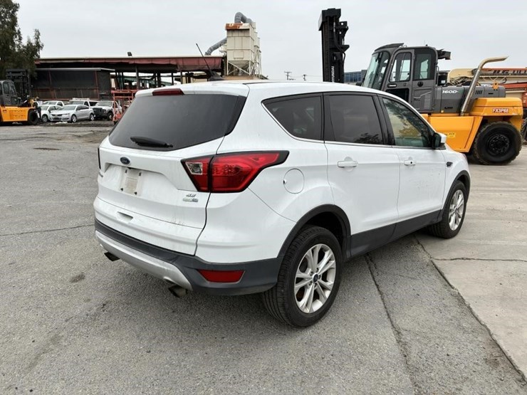 2019-ford-escape-se-image-3
