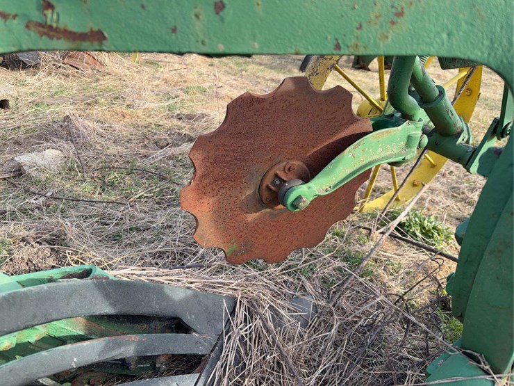 john-deere-pull-type-two-bottom-plow-image-16