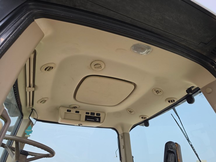john-deere-8285r-image-5