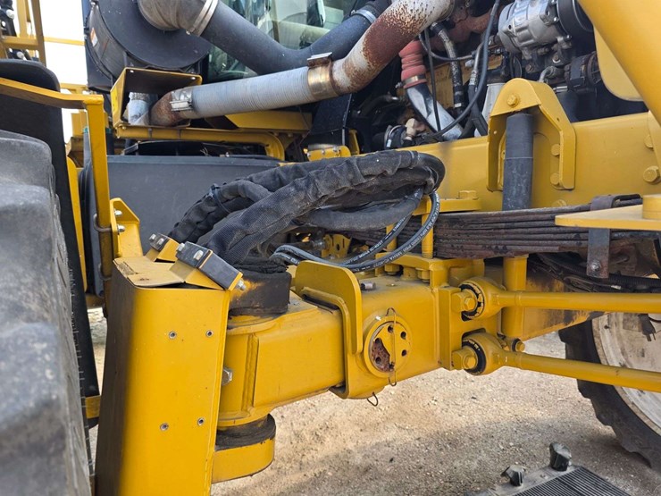rogator-1074-self-propelled-sprayer,-100'-booms,-currently-winterized,-320/90r50-tires,-rears-with-d-image-74
