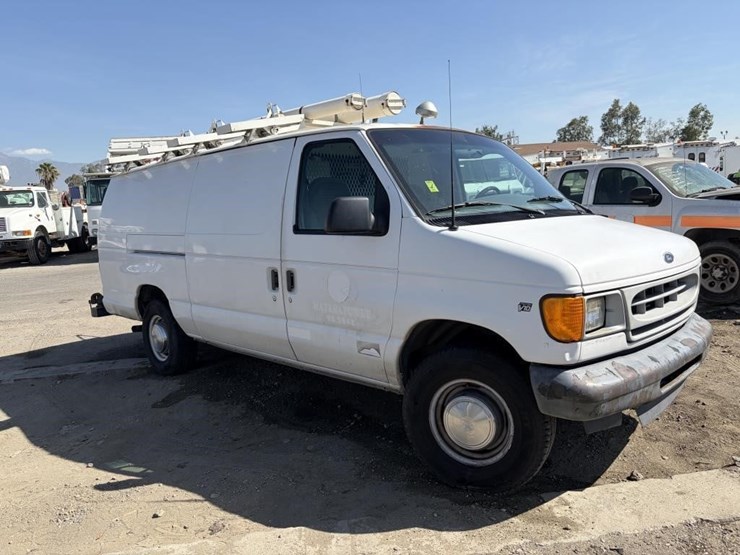 2002-ford-e350-sd-image-2