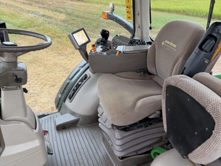 2012-john-deere-7230r-image-48