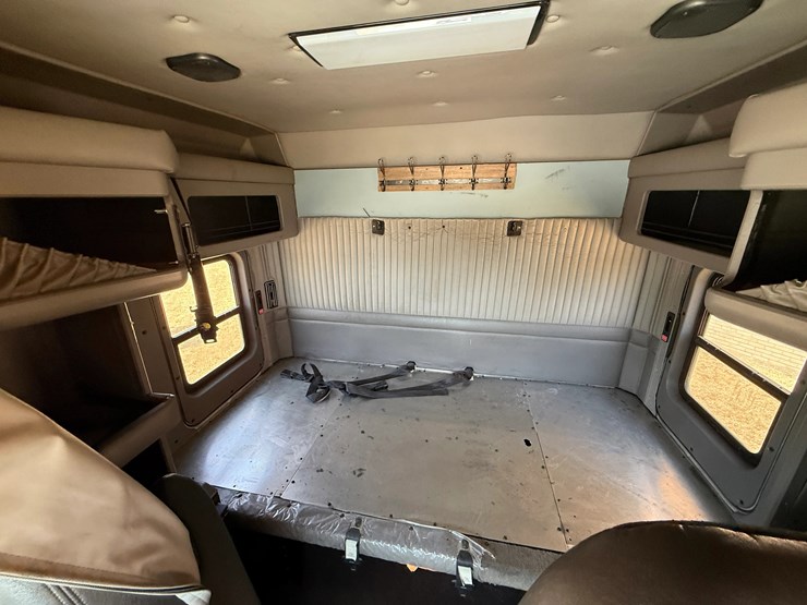 2020-kenworth-t800-image-23