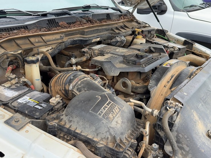 2018-dodge-3500-image-25