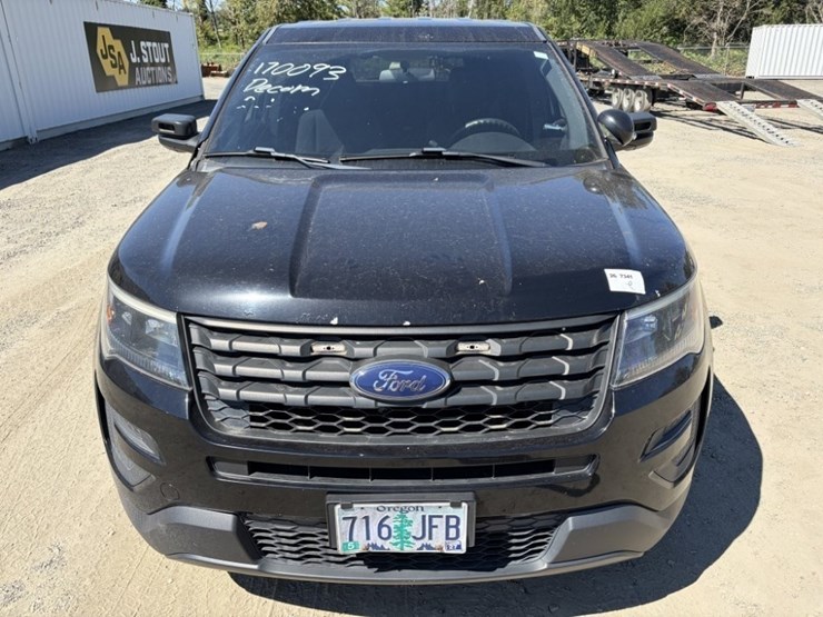 2017-ford-explorer-image-8