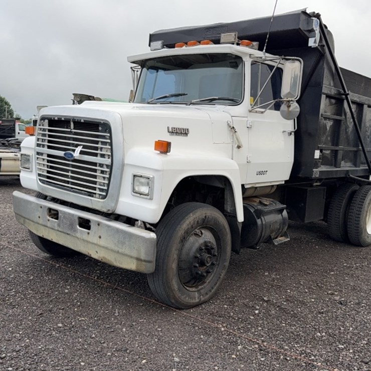 1989 FORD L8000