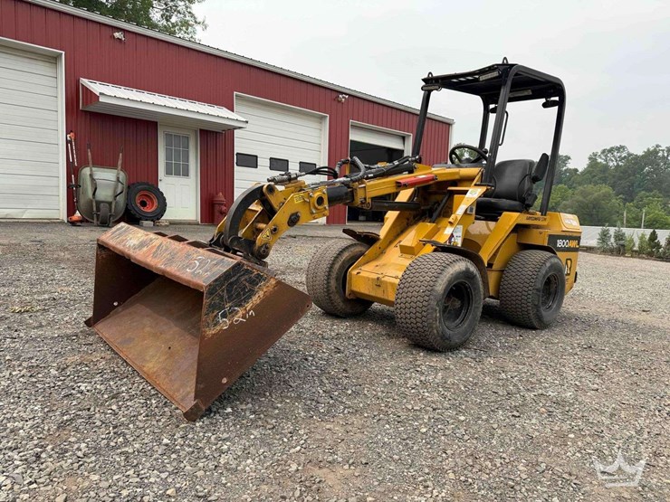 2022-rayco-1800wl-mini-articulated-wheel-loader-image-22