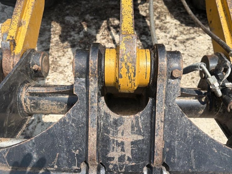 2015-caterpillar-908h2-image-12