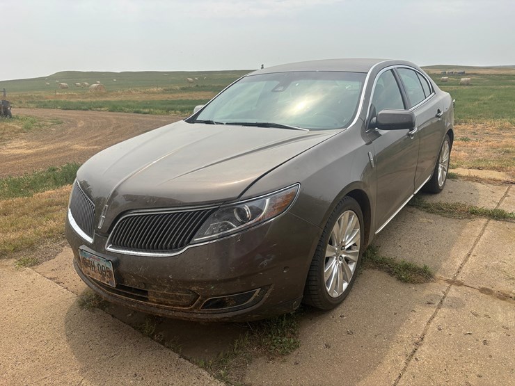 2015-lincoln-mks-sedan-image-1