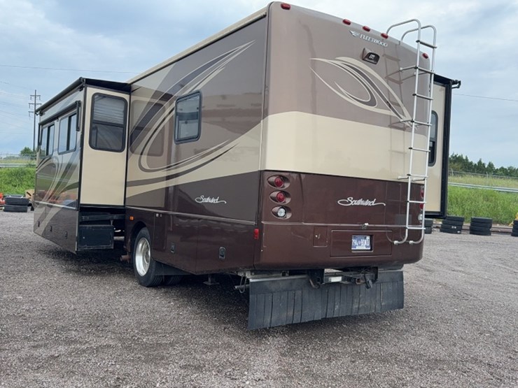 #3002-•-2007-fleetwood-southwind-32'-motor-home-image-12