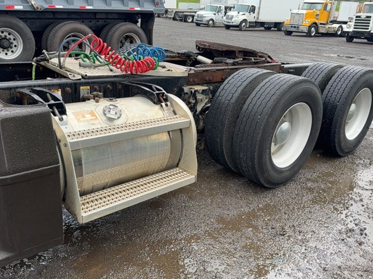 2006-peterbilt-385-image-9