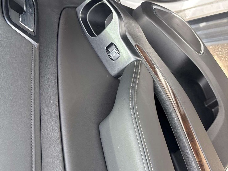 2016-chevrolet-tahoe-image-13