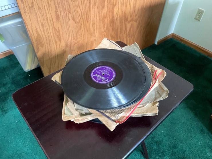 #7325-•-vinyl-records-image-1