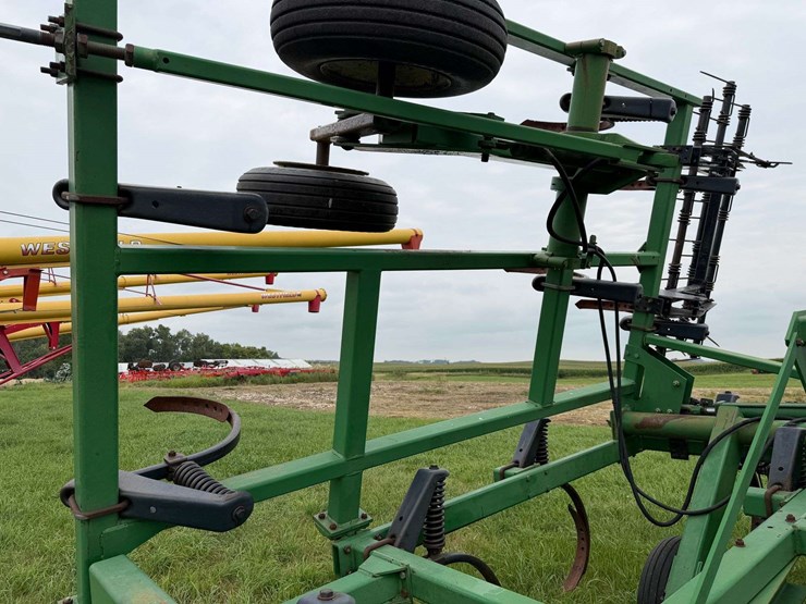 john-deere-680-image-12