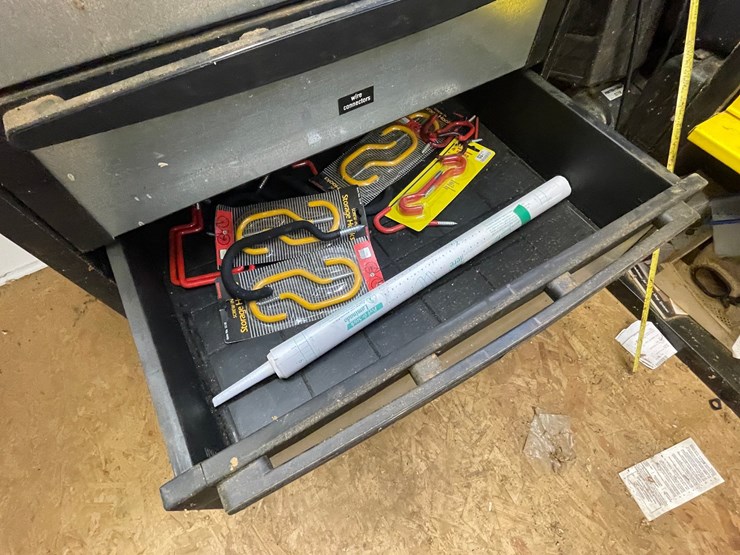 #7109-•-workbench-and-contents-image-6