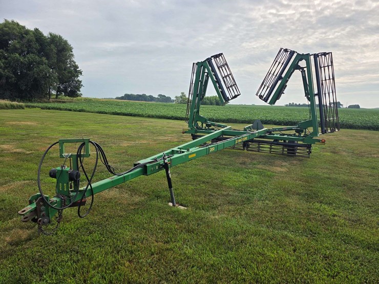 john-deere-200-image-1