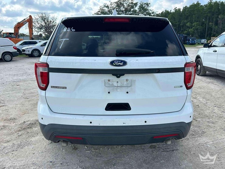 2016-ford-explorer-image-24