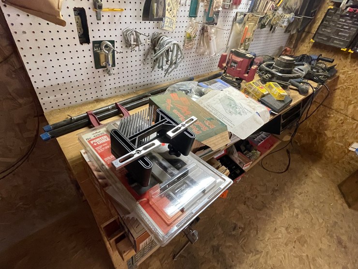 #7142-•-contents-of-table-top-image-1