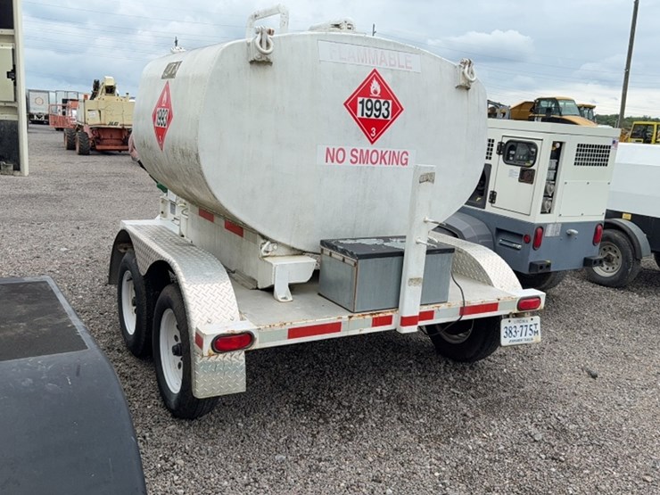 #2098-•-2007-tandem-axle-fuel-trailer-image-6