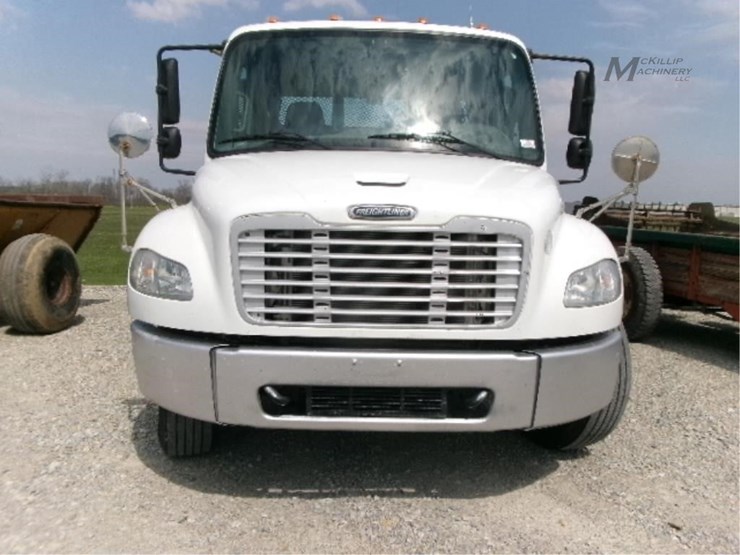 2010-freightliner-business-class-m2-112-image-3
