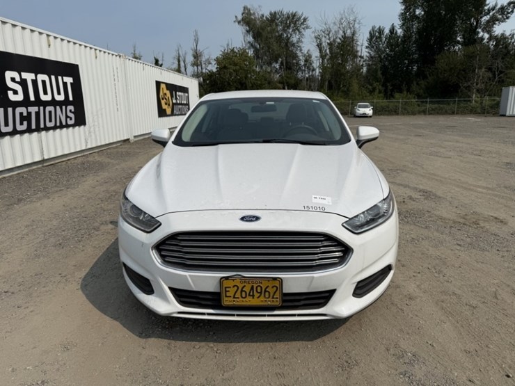 2015-ford-fusion-hybrid-sedan-image-8
