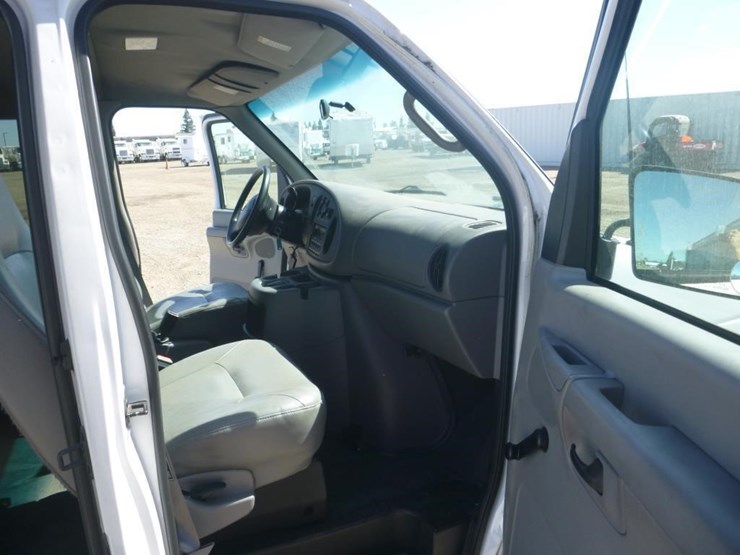 2002-ford-e350-image-6