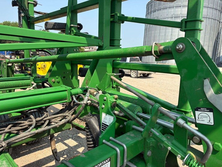 2014-john-deere-2410-image-23