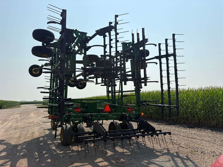 2014-john-deere-2410-image-5