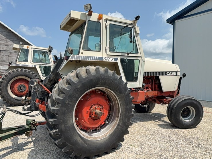 case-2590-tractor-image-8