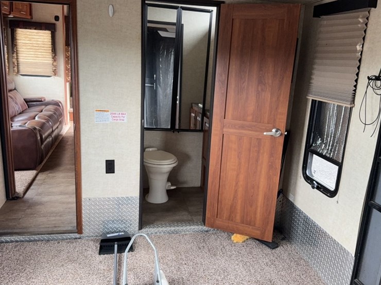 #3001-•-2014-fabrique-41'-5th-wheel-toy-hauler-image-37