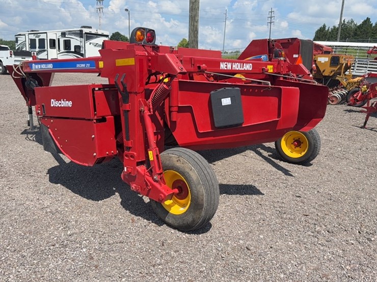 2022-new-holland-210-image-8
