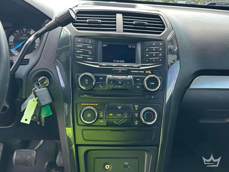 2016-ford-explorer-image-19