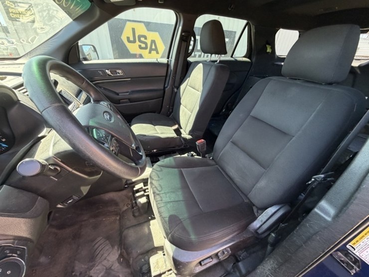 2017-ford-explorer-image-37