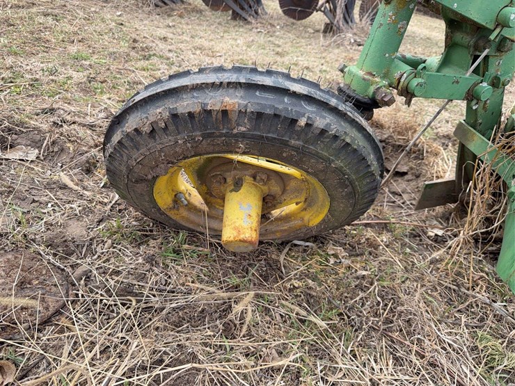john-deere-pull-type-three-bottom-plow-image-7